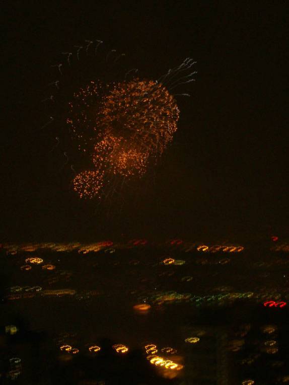 Celebração do 4 de Julho com fogos, no Hudson River, em Nova Iorque, nos Estados Unidos